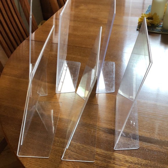 Six - Plastic clear frames. 8 x 11 Six frames. Some scratches. - Picture 5 of 5